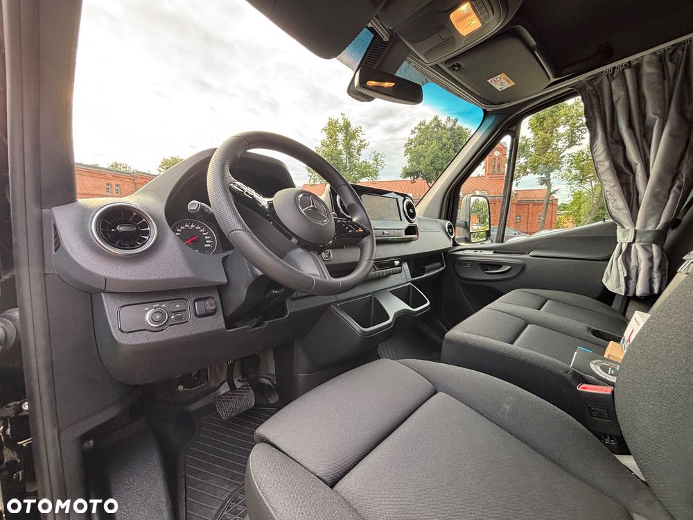 Mercedes-Benz Sprinter - 12