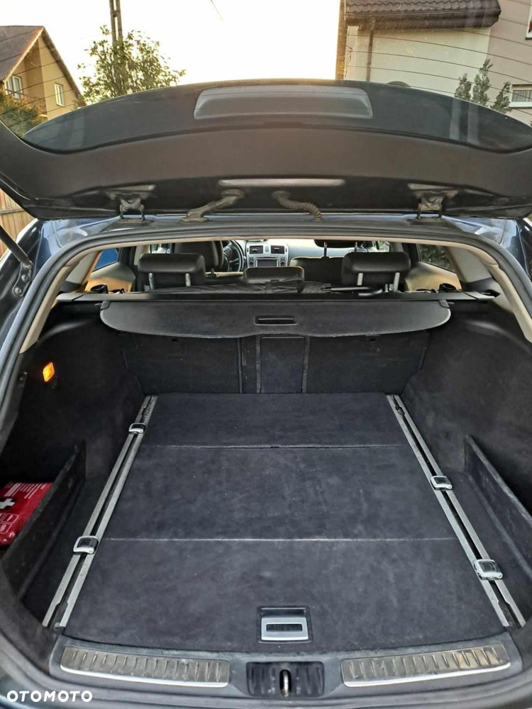 Toyota Avensis 2.0 D-4D Premium - 3