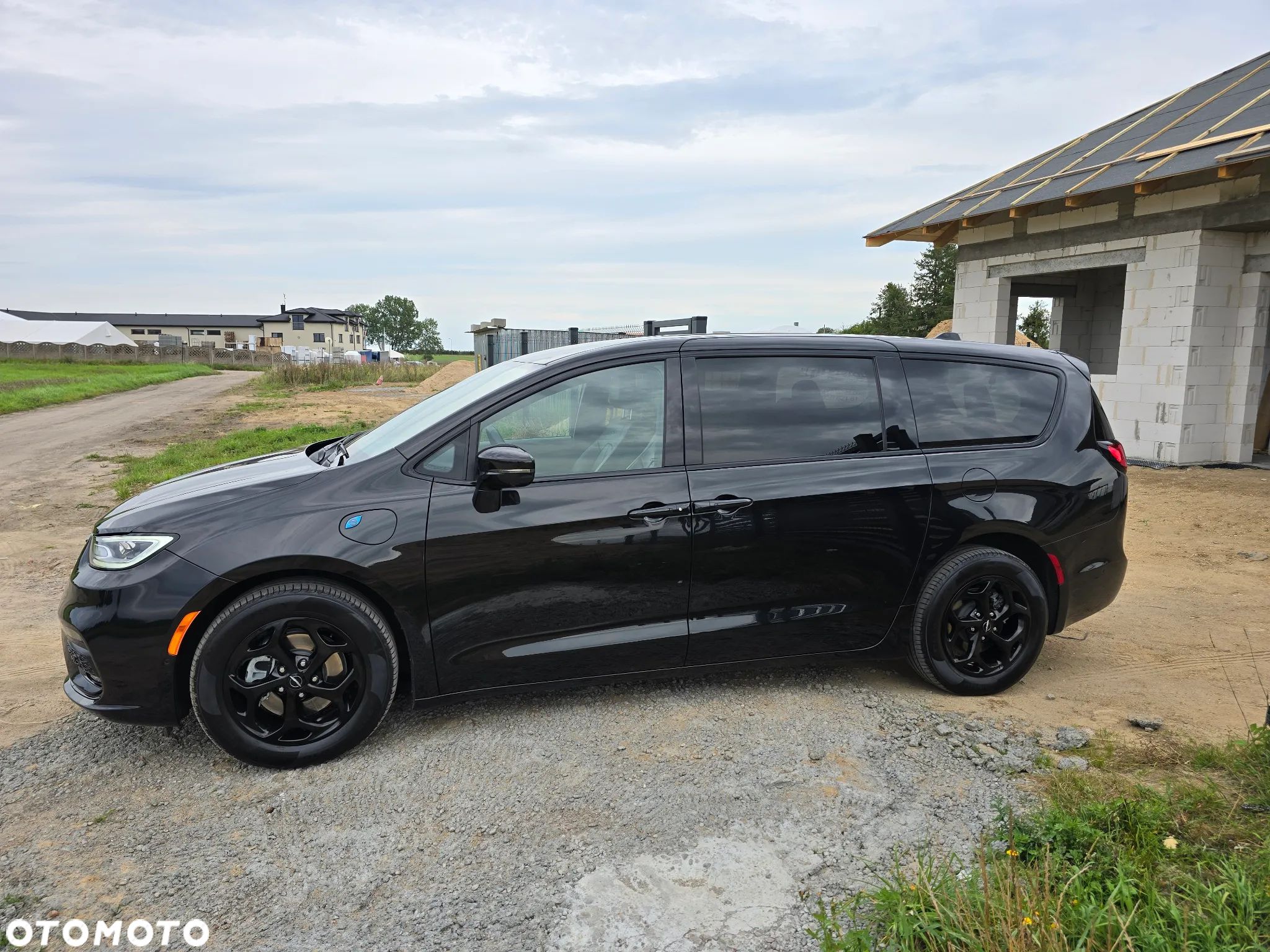 Chrysler Pacifica - 1