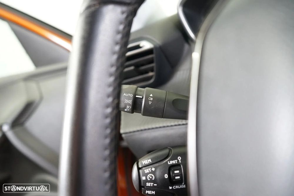 Peugeot 2008 1.2 PureTech Style - 24