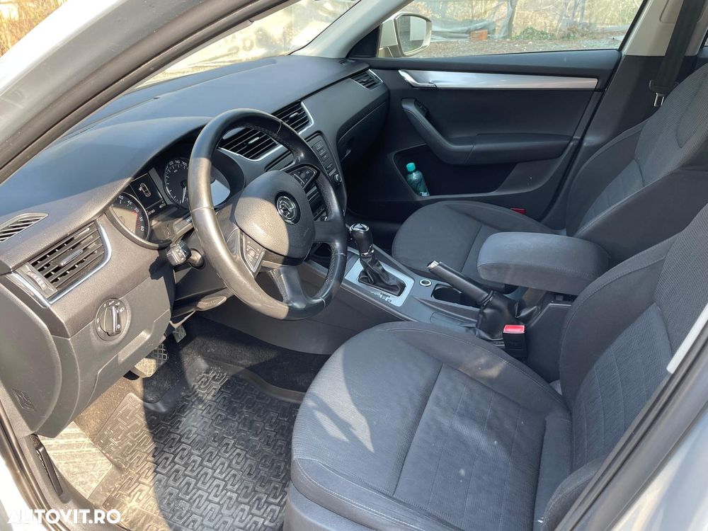Skoda Octavia 2.0 TDI ELEGANCE DSG - 8