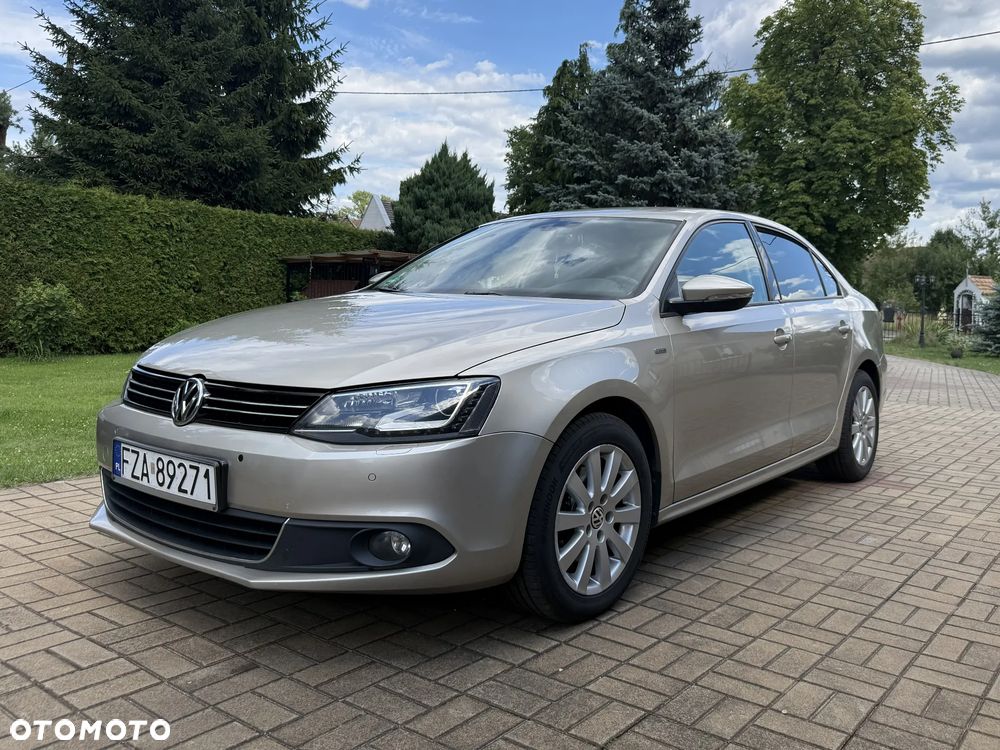 Volkswagen Jetta 1.6 TDI Highline DSG - 1