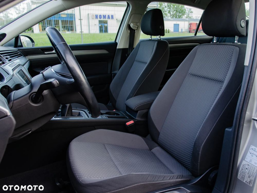 Volkswagen Passat 2.0 TDI SCR Comfortline - 16