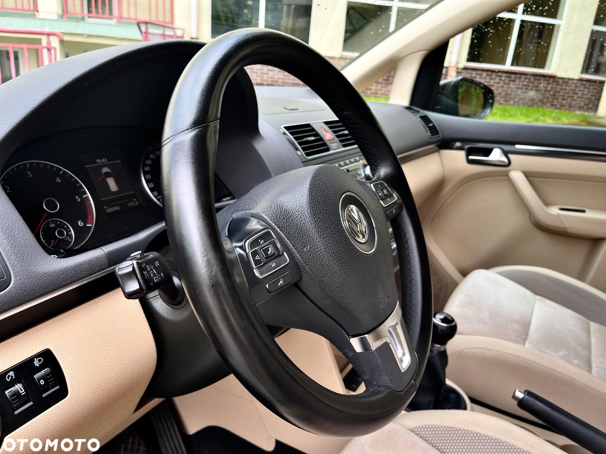 Volkswagen Touran 1.6 TDI DPF BlueMotion Technology Highline - 18