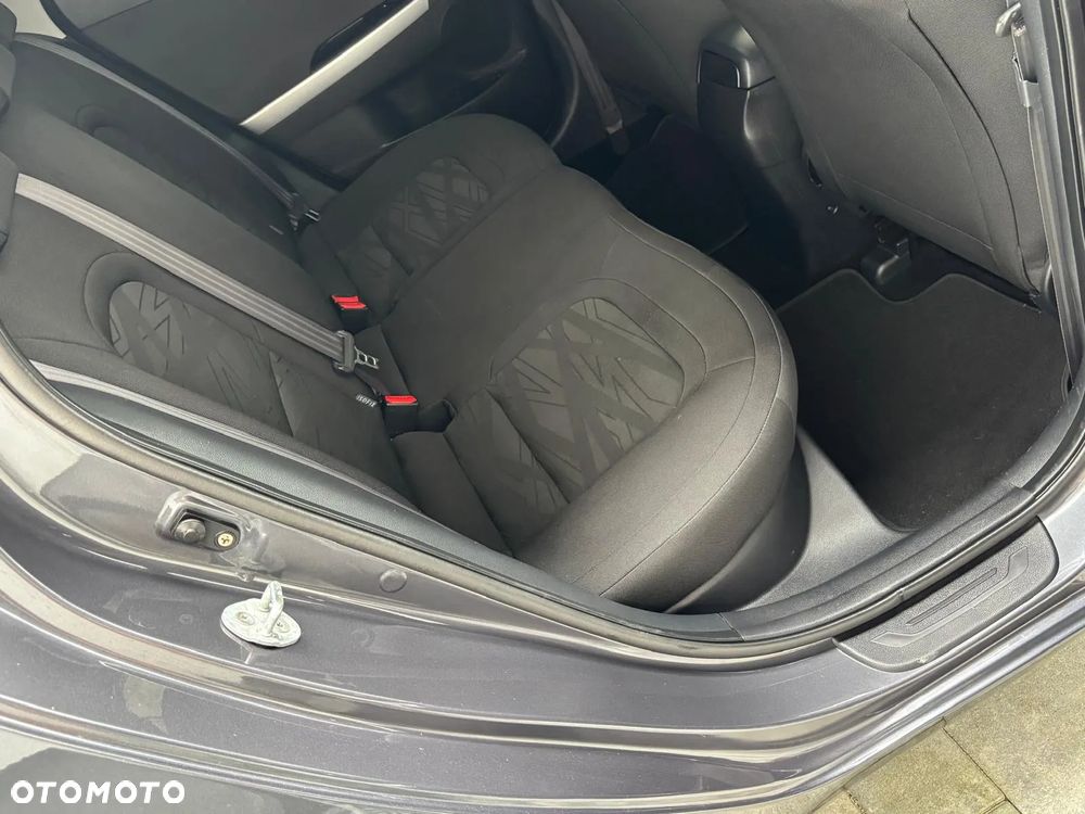 Kia Ceed 1.6 GDI Fifa World Cup Edition - 32