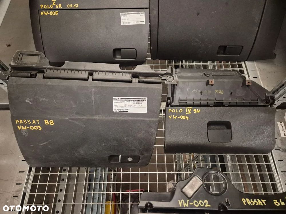 VOLKSWAGEN PORSCHE SCHOWEK PASAŻERA, ŚRODKOWY, KIEROWCY. - 3