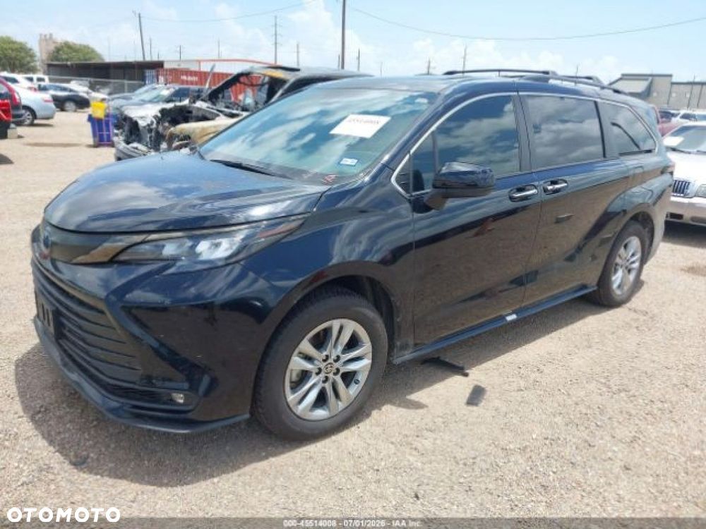 Toyota Sienna - 2