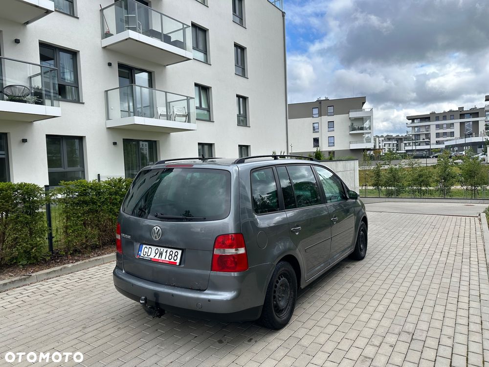 Volkswagen Touran 1.9 TDI Conceptline DSG - 6
