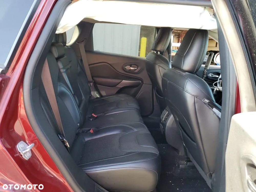 Jeep Cherokee - 12