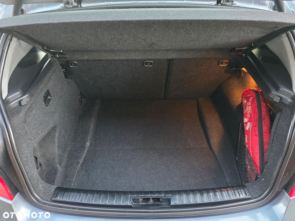 BMW Seria 1 120i - 28