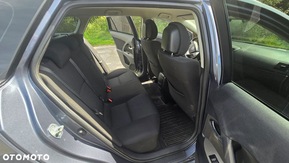 Toyota Avensis 1.8 Sol - 17