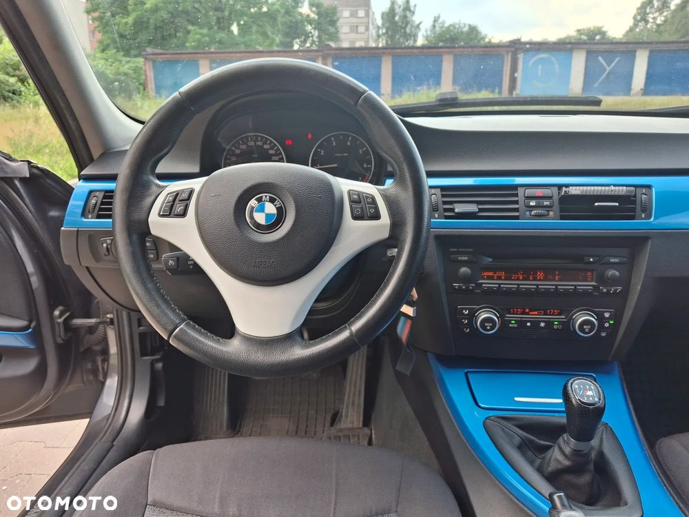 BMW Seria 3 320i - 11