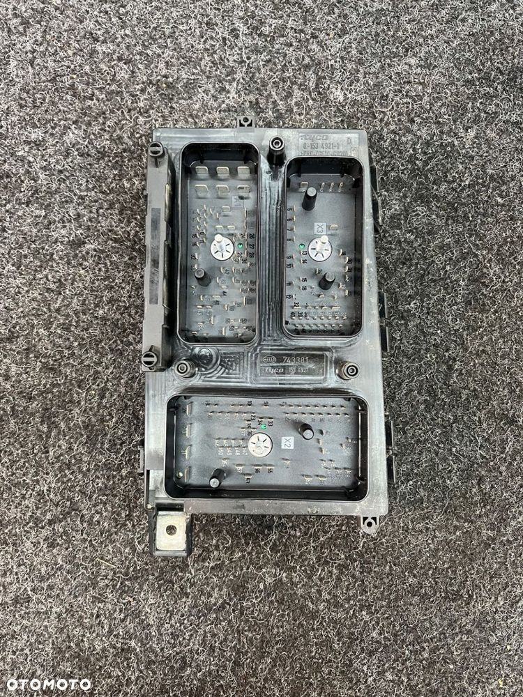 skrzynka bezpieczników opel zafira b 1.9 cdti 150km 2005r 015349211