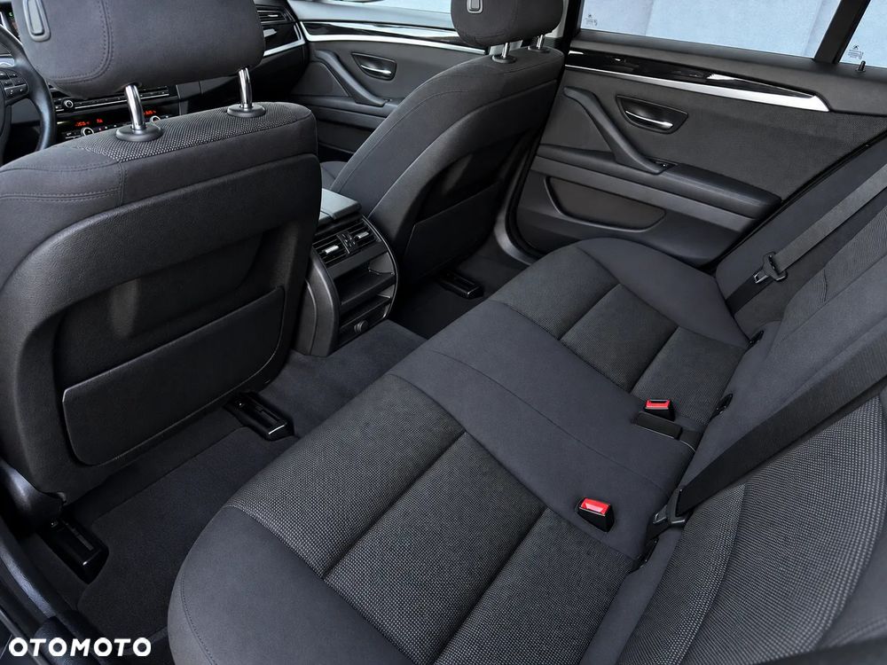 BMW Seria 5 525d xDrive - 24