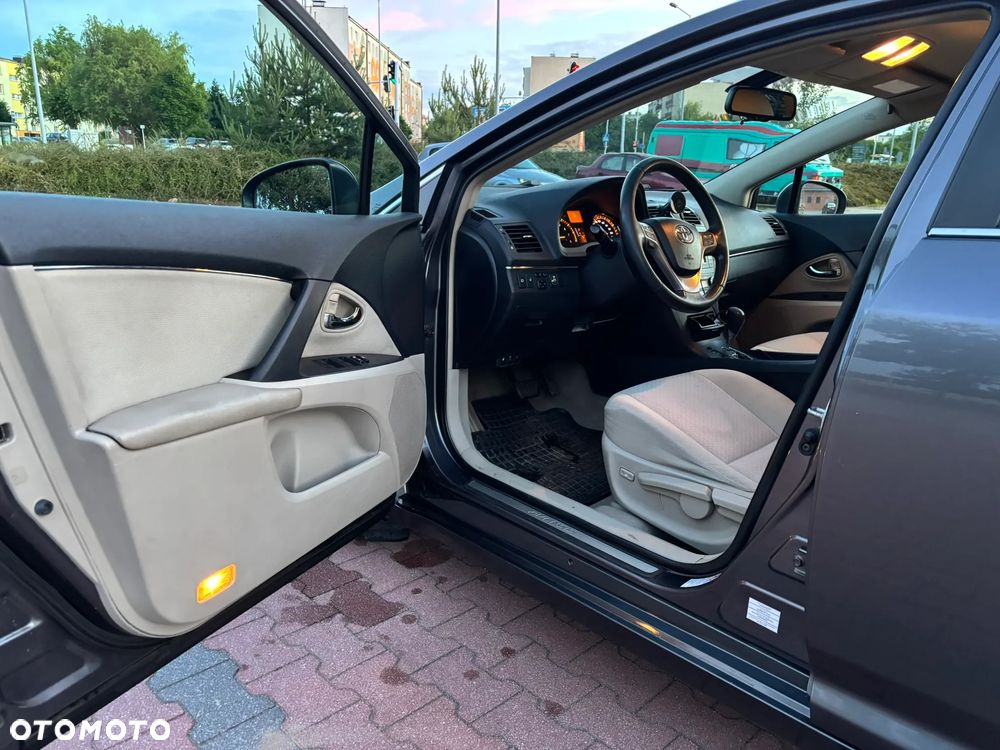 Toyota Avensis 2.0 Sol EU5 MS - 8