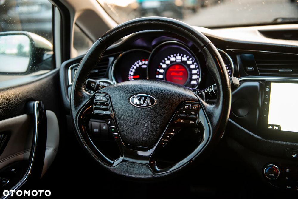 Kia Ceed 1.6 GDI DCT Vision - 32