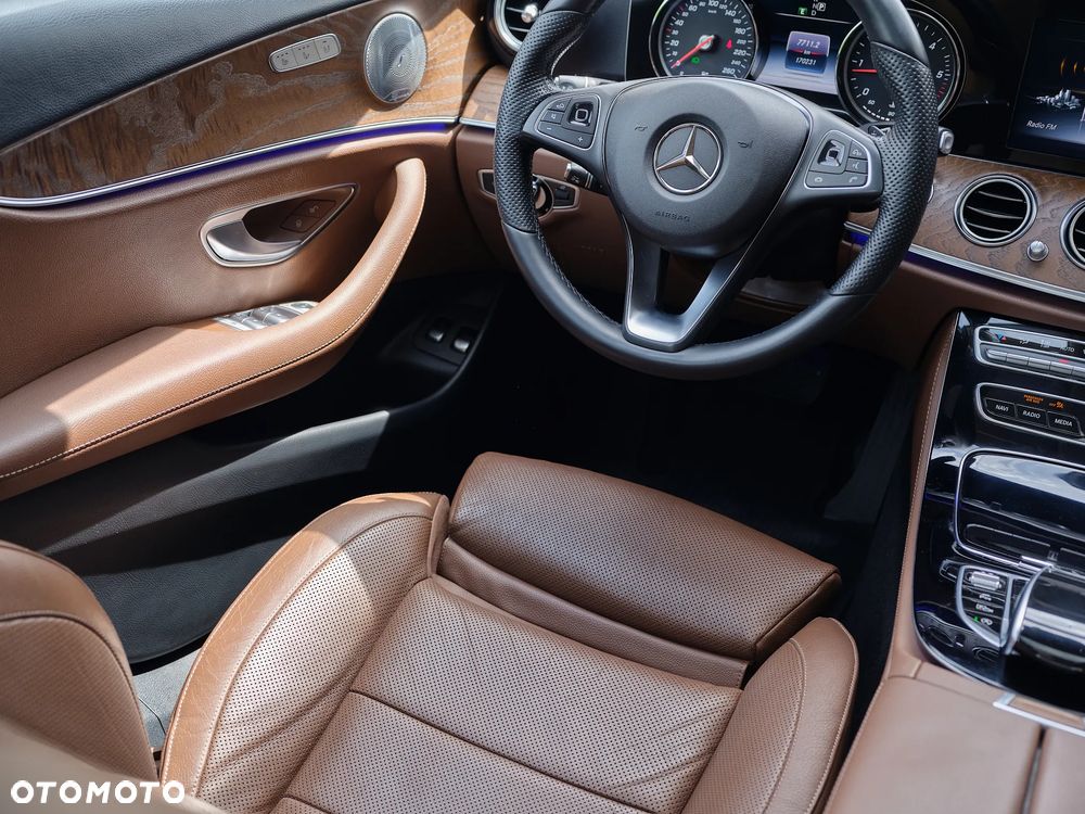 Mercedes-Benz Klasa E 220 d 9G-TRONIC - 24