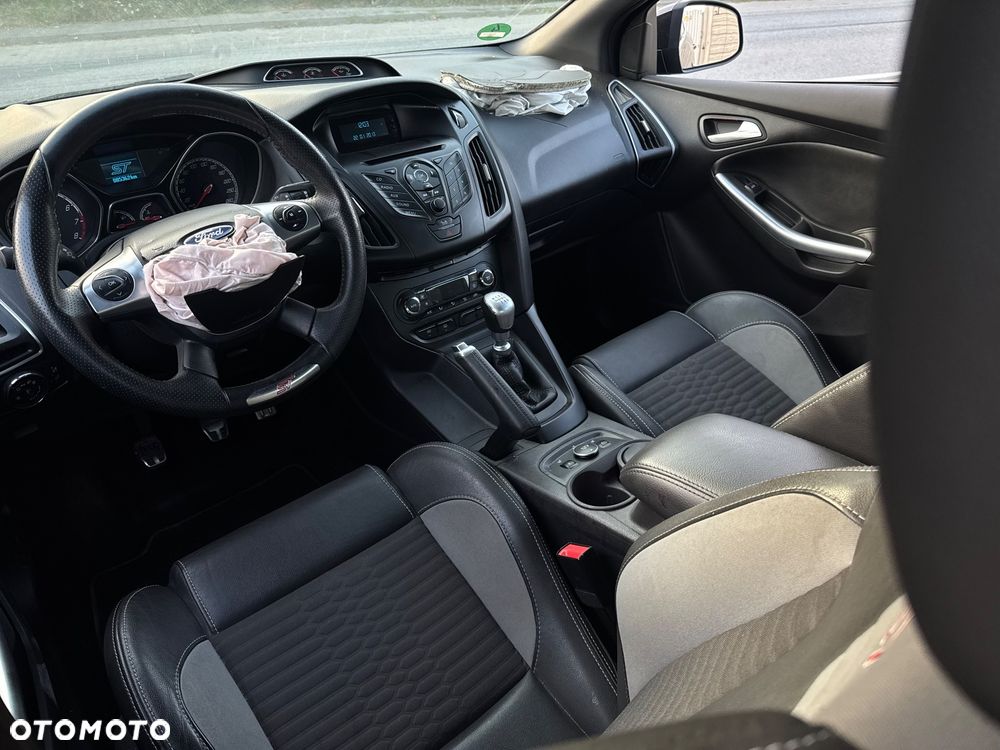 Ford Focus ST - 11
