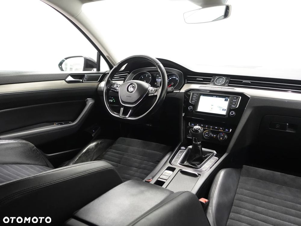Volkswagen Passat - 29