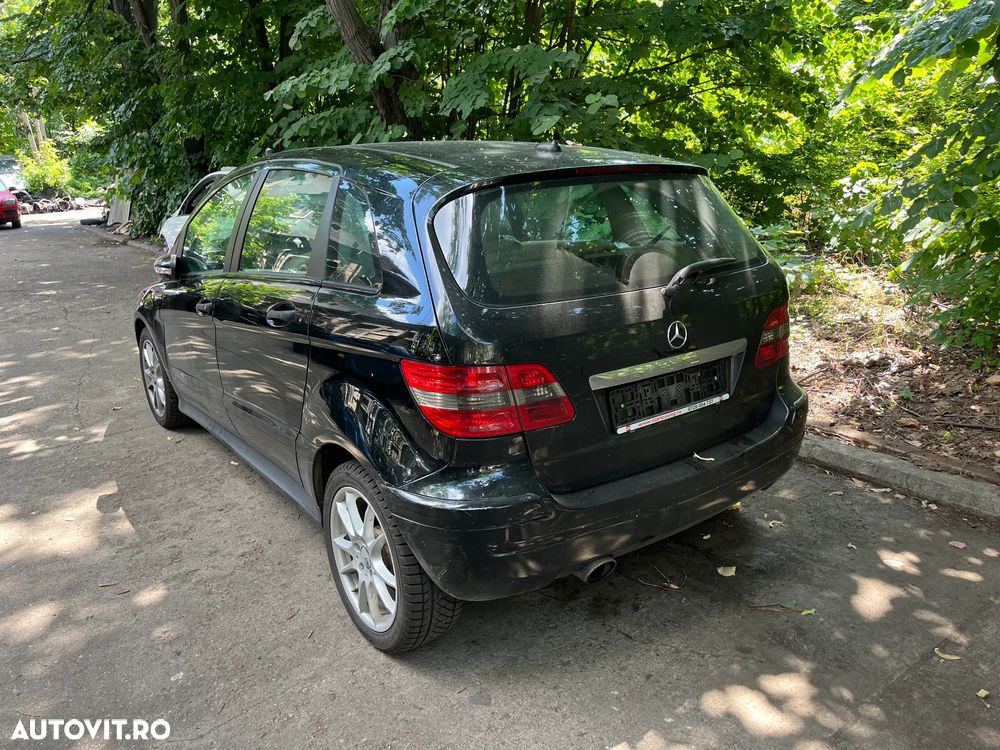 Dezmembrez Mercedes Benz B200 CDI cutie automata negru 2006 - 8