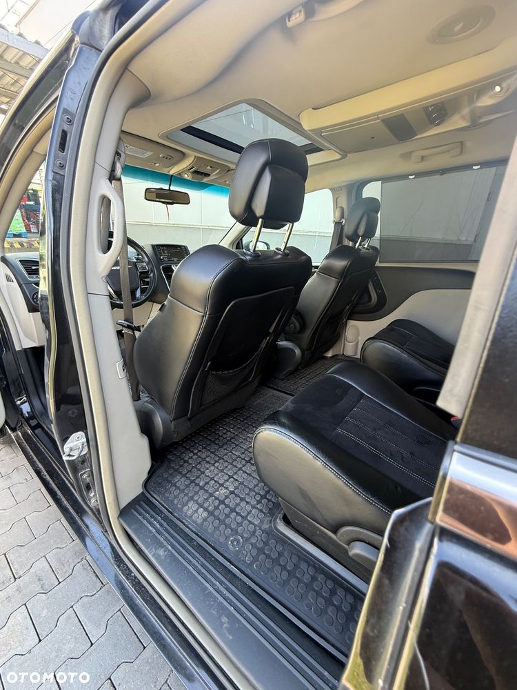 Chrysler Town & Country 3.6 Limited - 25