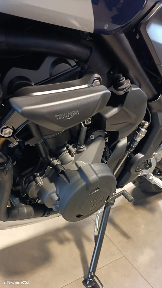 Triumph Trident Triple Tribute - 9