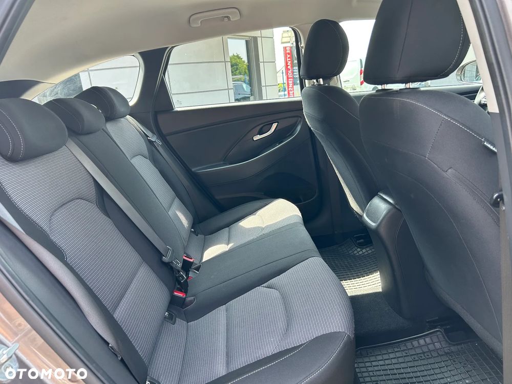 Hyundai i30 1.5 DPI Classic + - 14