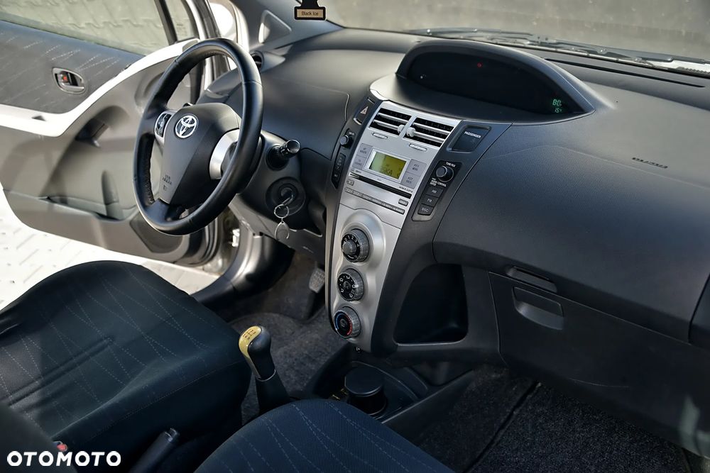 Toyota Yaris 1.4 D-4D - 27