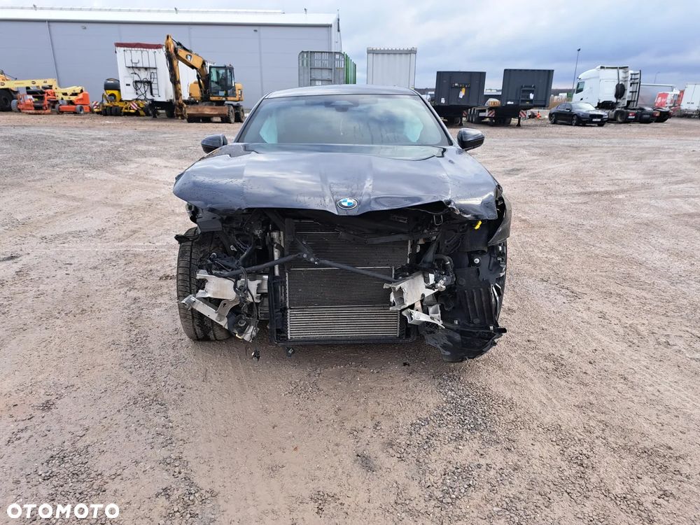 BMW Seria 5 520d xDrive mHEV M Sport - 2