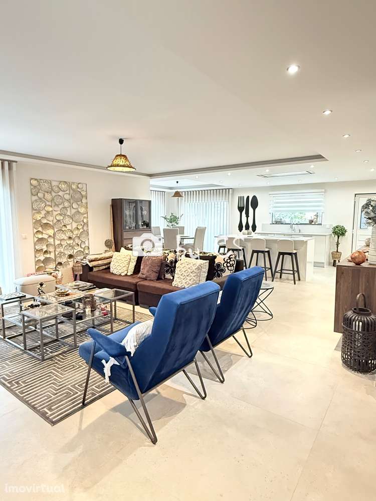 Moradia V3 em Zona Privilegiada de Portimão - Grande imagem: 2/16