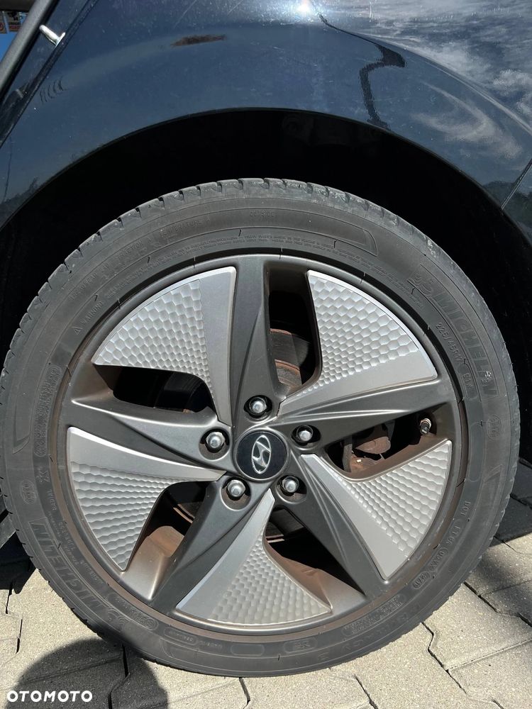 Hyundai IONIQ - 25
