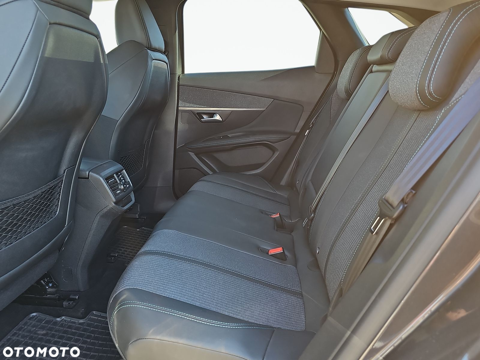 Peugeot 3008 1.2 PureTech Allure S&S - 20