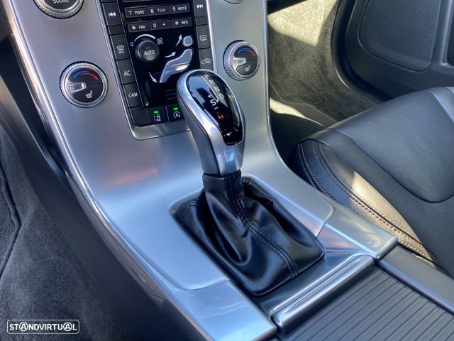 Volvo S60 Cross Country D3 Geartronic Pro - 24