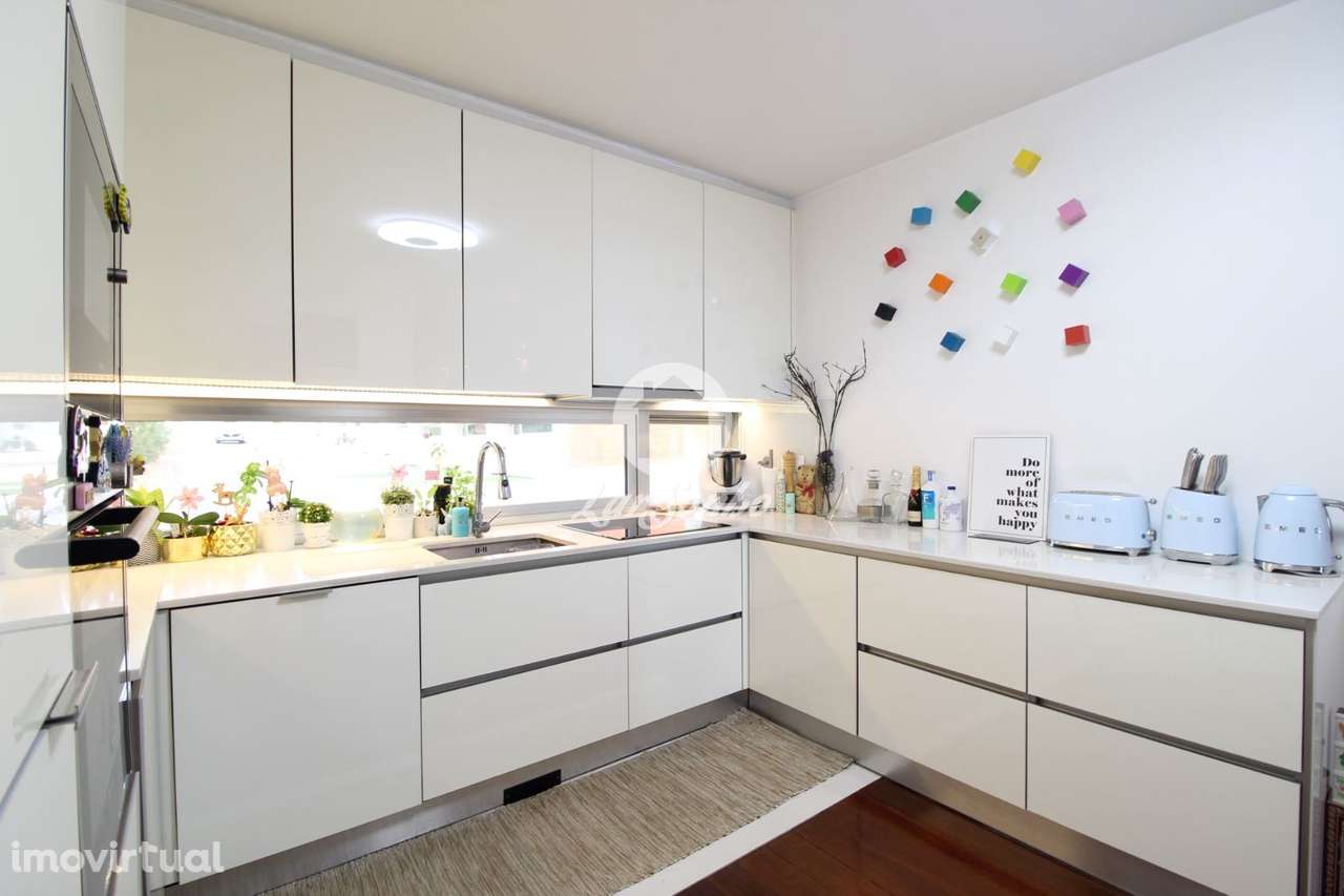 Moradia T4 em Condomínio Fechado com Piscina e Jardim e Garagem Fec... - Grande imagem: 4/29