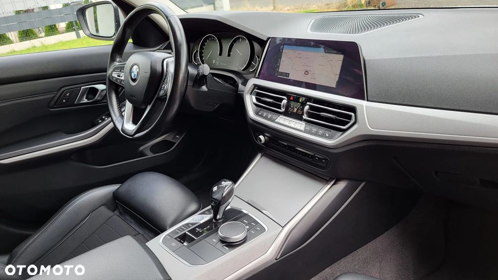 BMW Seria 3 318d Touring - 39