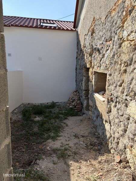Moradia com terreno para remodelar - Grande imagem: 5/9