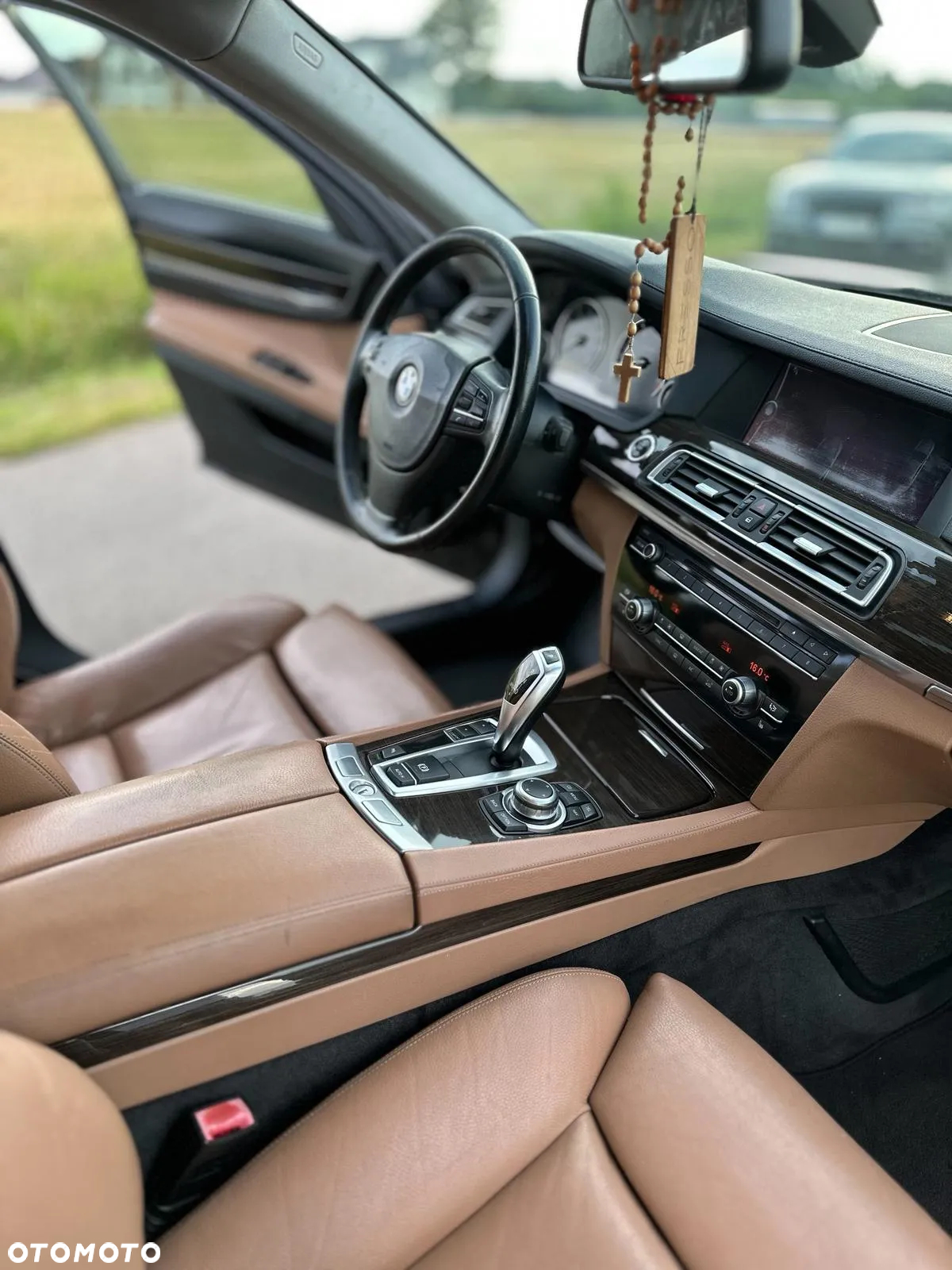 BMW Seria 7 740i L - 12