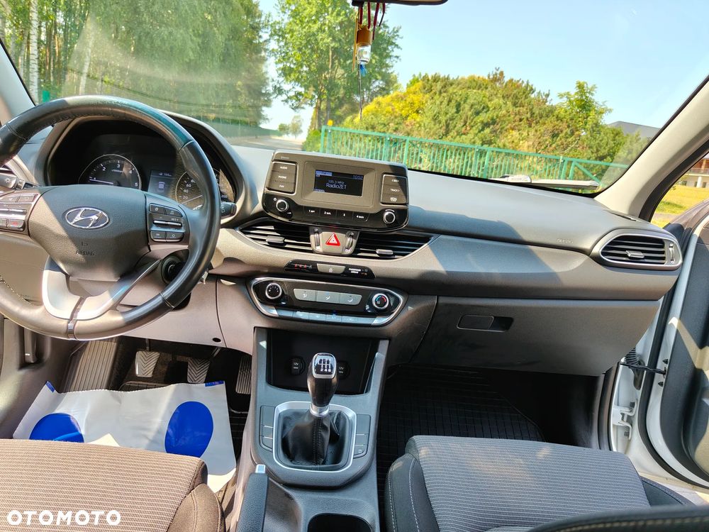 Hyundai i30 1.6 D Classic + - 15