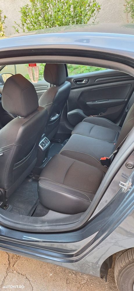 Renault Megane TCe Zen - 6