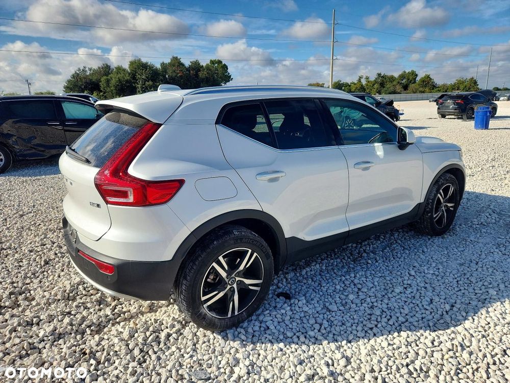 Volvo XC 40 - 3