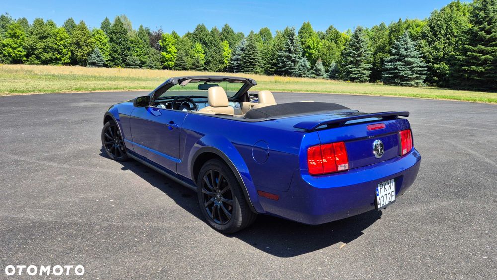 Ford Mustang - 4