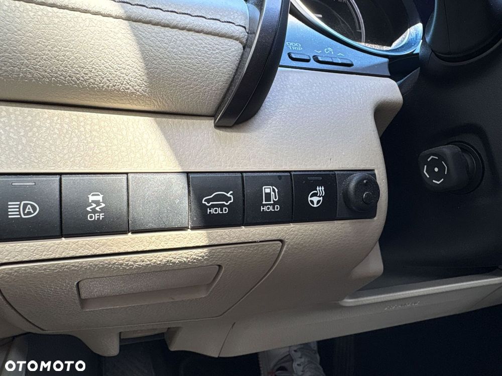 Toyota Camry 2.5 Hybrid Executive CVT - 24