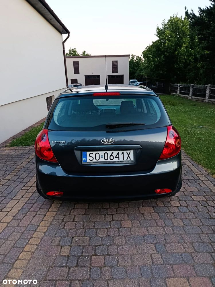 Kia Ceed - 9