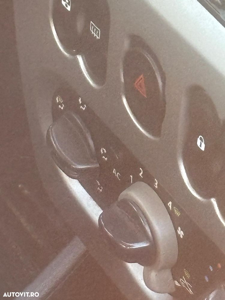 Dacia Sandero ver-1-2-16v-75-ambiance - 10