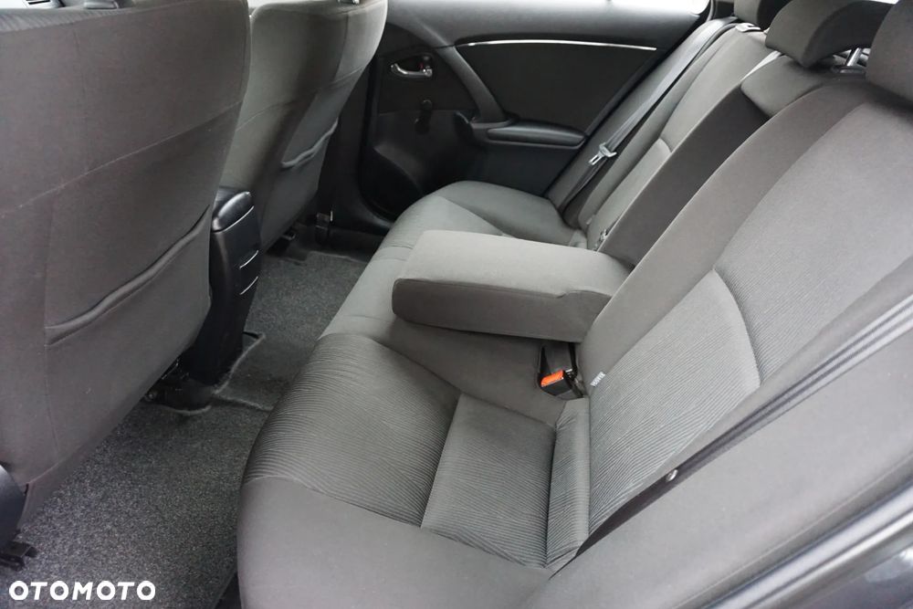 Toyota Avensis Combi 1.6 Comfort - 10
