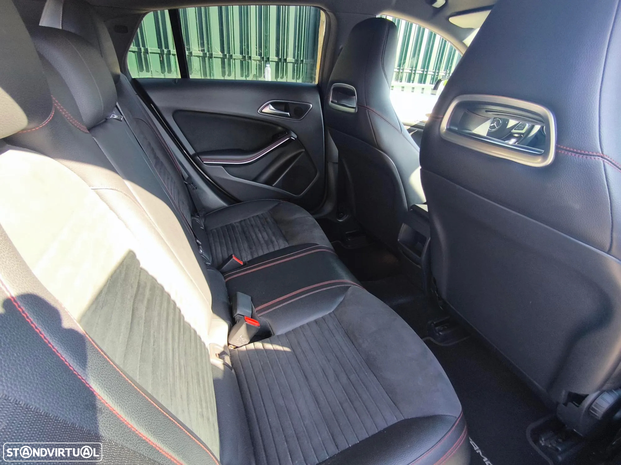 Mercedes-Benz CLA 180 d Shooting Brake AMG Line - 13