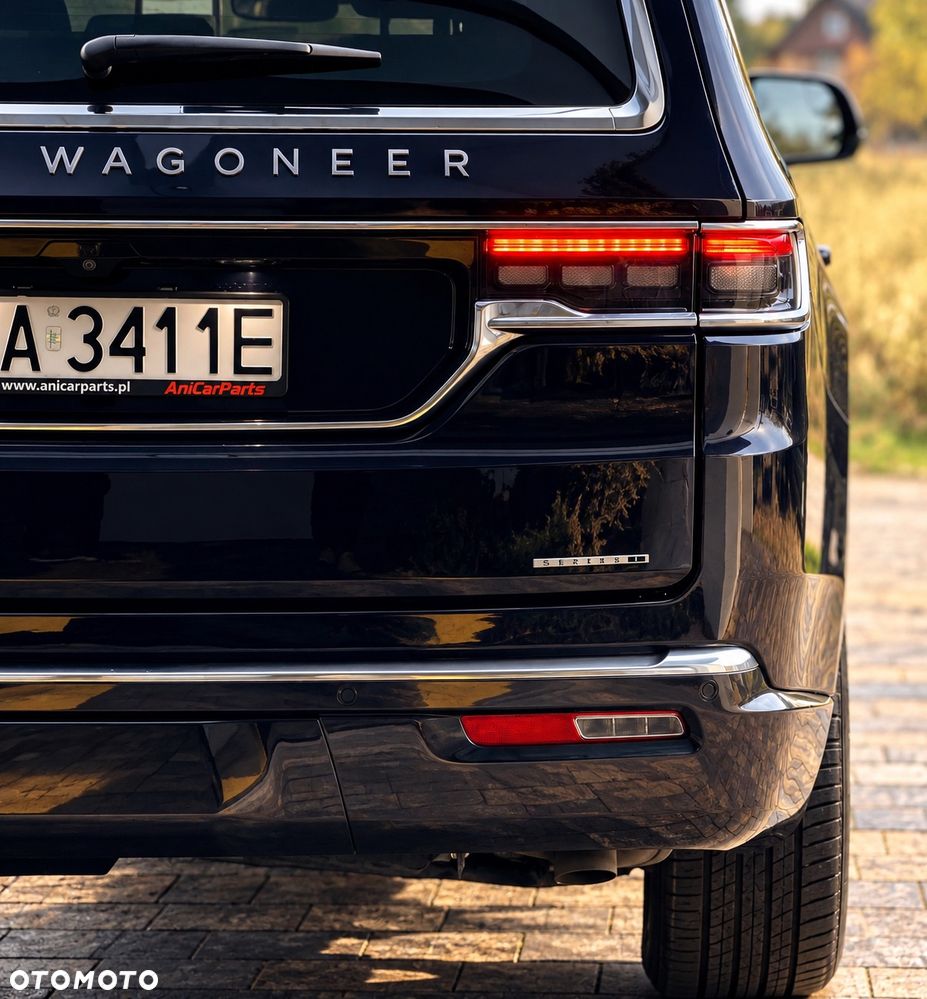 Jeep Grand Wagoneer - 9