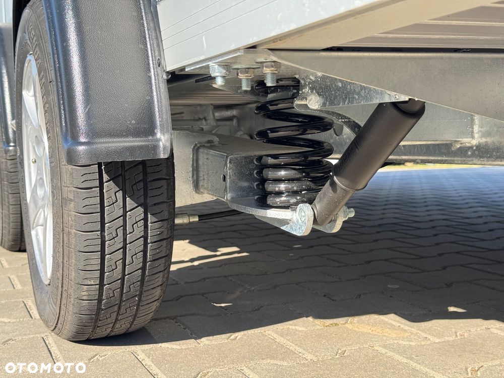 Debon C2000 - zamknięta przyczepa do przewozu aut, 550 x 215 cm, 3500kg, felgi ALU, wciągarka elektryczna - 11