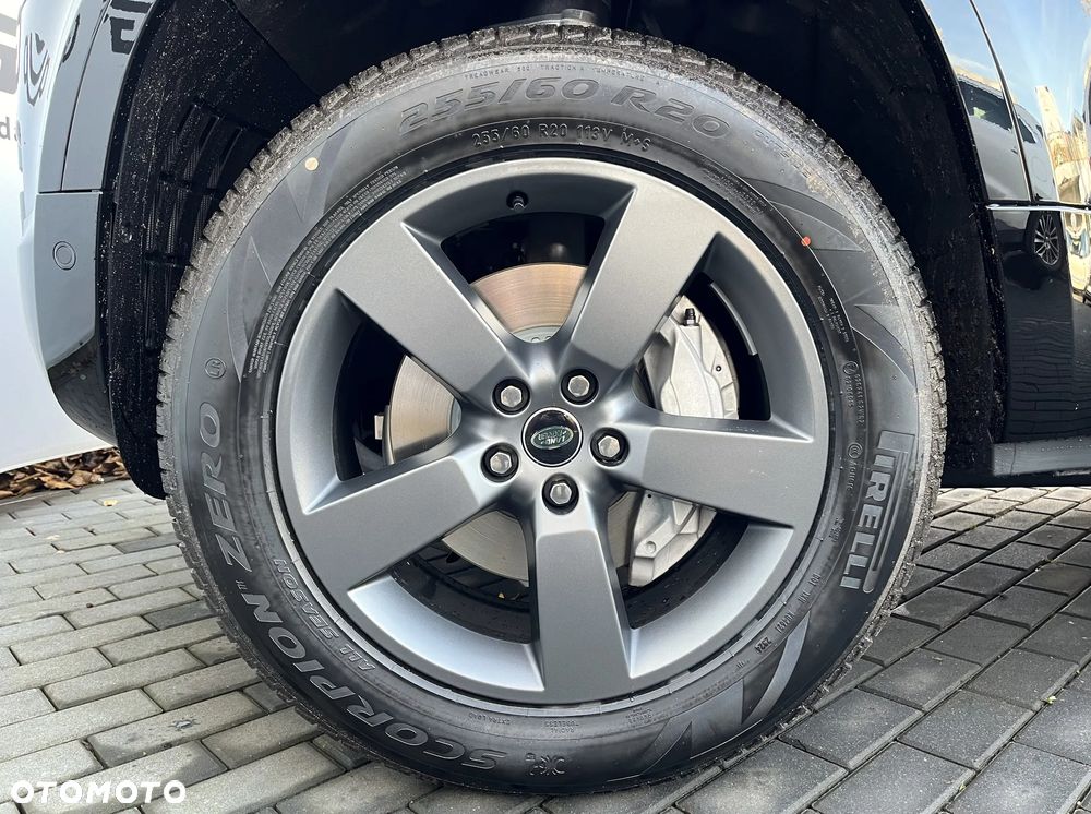 Land Rover Defender 110 D250 X-Dynamic SE - 17