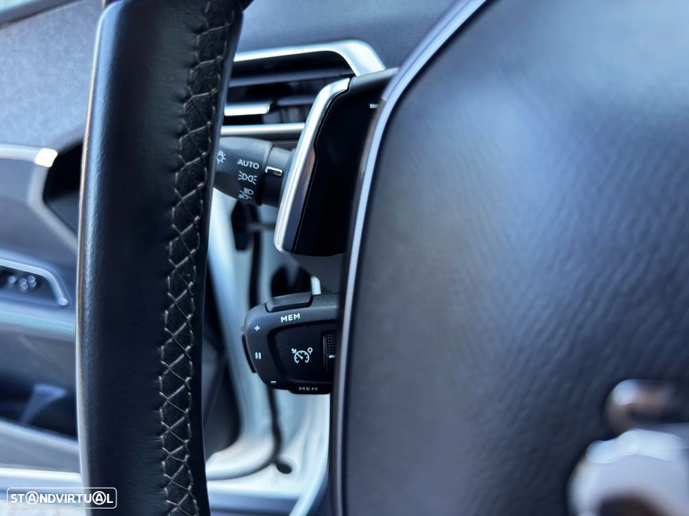 Peugeot 3008 1.6 Hybrid Allure e-EAT8 - 16